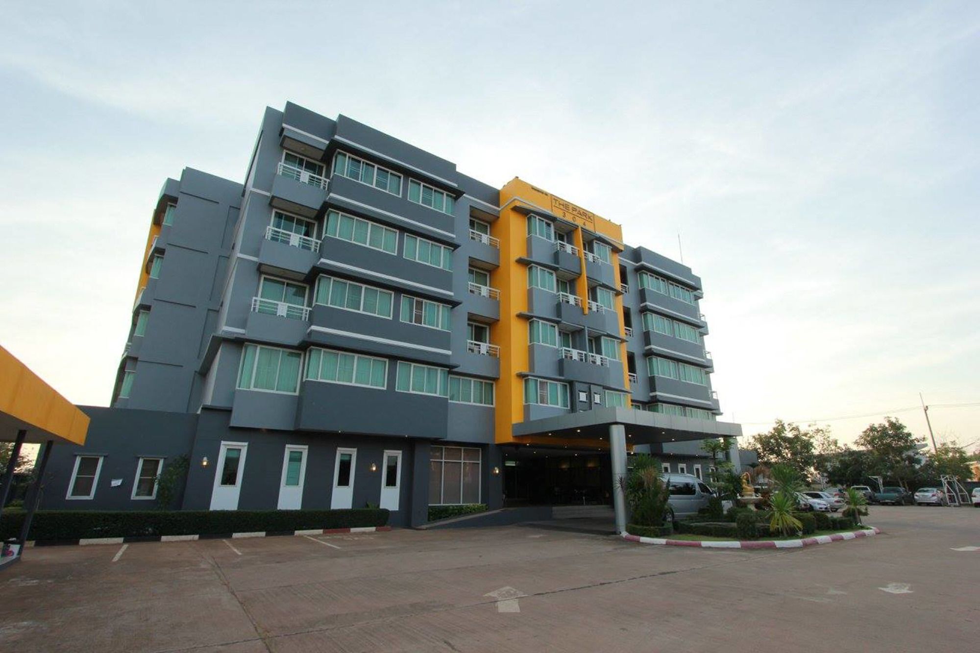 The Park 304 Executive Serviced Apartment Si Maha Phot Dış mekan fotoğraf